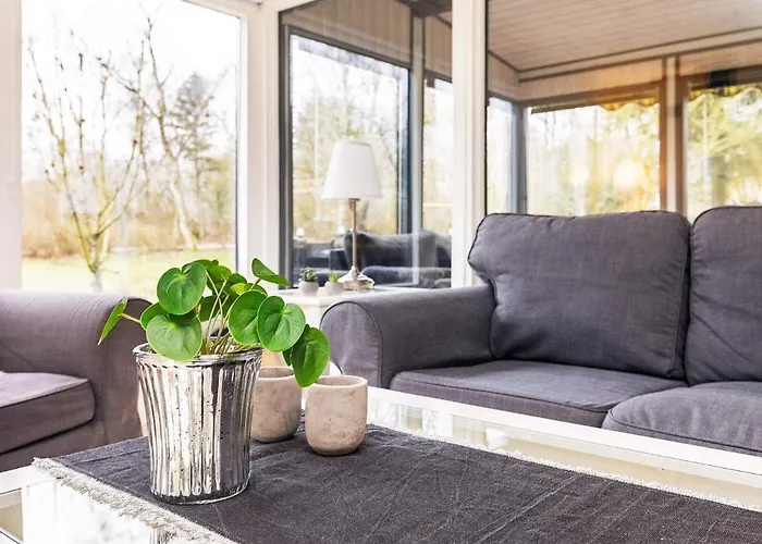 Secluded Forest Retreat-by Traum Vakantiehuis