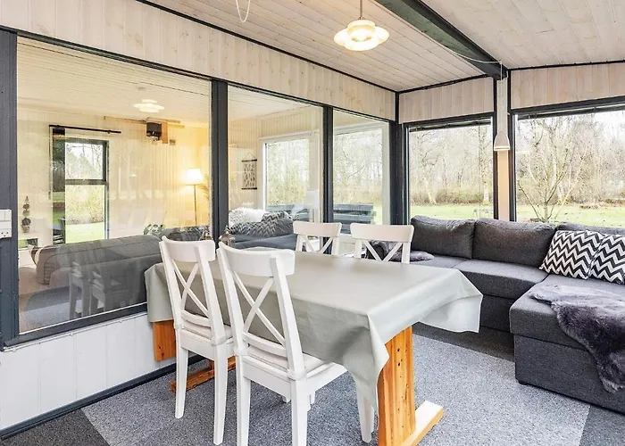Vakantiehuis Secluded Forest Retreat-by Traum